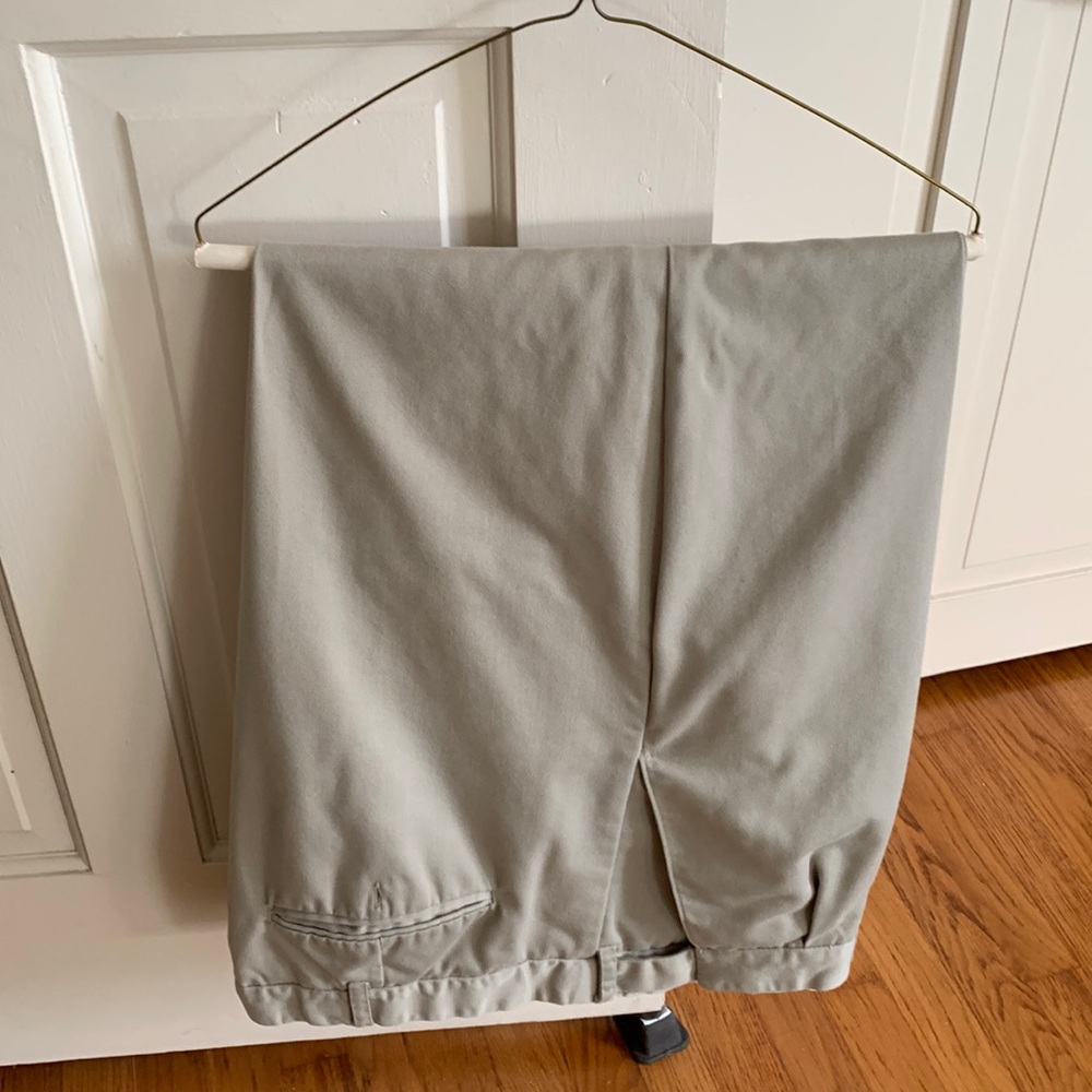 Men’s Wrangler perfect fit pants.